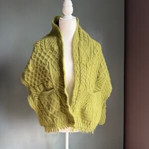 CONNEMARA KNIT WEAR Women's S/M Green Cable Knit Shawl Wrap Cottagecore Irish